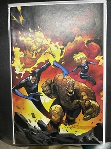 Marvel Fantastic Four #11 Pepe Larraz 1:100 Virgin Variant Cover NM Toploader - Picture 1 of 9