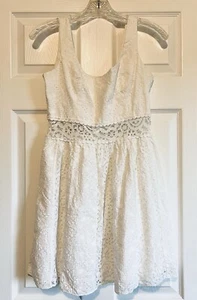 Lilly Pulitzer Rosemarie Minikleid weiß Blumen Ösen gefüttert Größe 6 - Bild 1 von 9