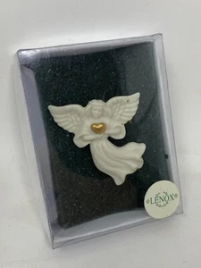 Vintage Lenox Angel with Gold Heart White Porcelain Bisque Christmas Brooch Pin - Picture 1 of 4