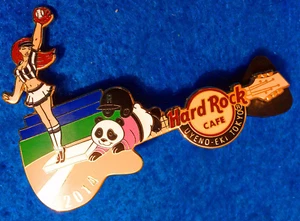 GUITARRA DE BÉISBOL UYENO-EKI TOKYO PANDA GIGANTE JAPONÉS Y NIÑA Hard Rock Café PIN - Imagen 1 de 1