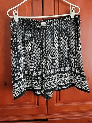 Pantalones cortos boho fluidos Foto 1 de 4