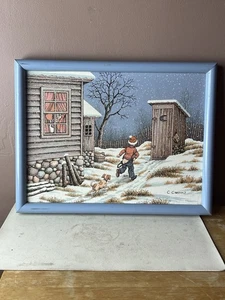 C. Carson 16” x 12” blau bemalter Holzrahmen Winterszene Junge/Plumpsklo Gemälde - Bild 1 von 8