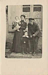 C.P.A / PHOTO / VUE SUR GROUPE DE PERSONNES / A IDENTIFIER - Picture 1 of 1