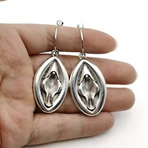 Silberne Vagina Yoni Ohrringe | Feministischer Body Positiver Schmuck | Brandneu - Bild 1 von 2