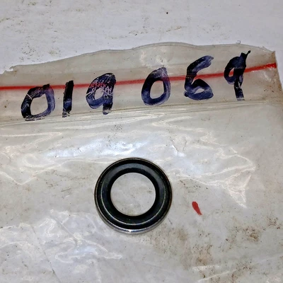 POULAN CHAINSAW, CRANK SHAFT SEALS, 530 019059 FOR MODELS 2000, 2300, 2800 - Image 1 of 4