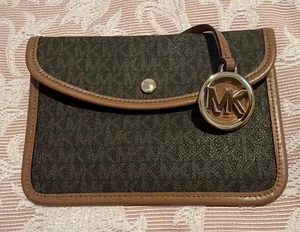 Cartera billetera Michael Kors Signature marrón con ribete de cuero tostado - Imagen 1 de 13