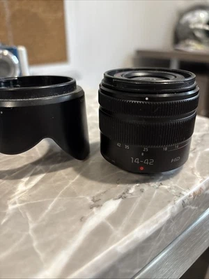 Panasonic LUMIX G Vario 14-42mm / F3.5-5.6 ASPH. MEGA O.I.S. LENS DEFECTIVE - Image 1 of 4