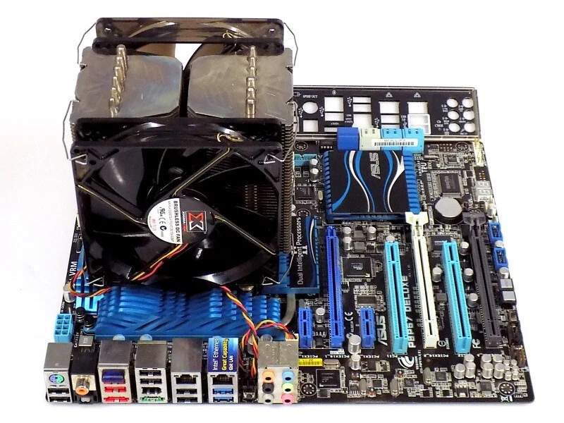 Mainboard CPU Ram Bundle: Asus P8P67 Deluxe + Intel Core i7-2600K + 2GB DDR3 TOP - Bild 1 von 1