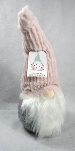 Gnomo Para Las Vacaciones Gris Suave Tejido Gnomo Sentado Rosa Sombrero Difuso 12" Alto Nuevo Con Etiquetas - Imagen 1 de 10