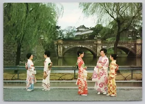 Tokio Japón, Puente Doble Nijyubashi, Mujer en Disfraz Tradicional Postal De Colección - Imagen 1 de 2
