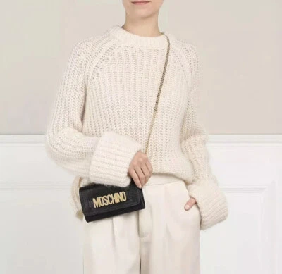 Cartera bandolera Moschino de cuero en relieve con logotipo de cadena negra Foto 1 de 4