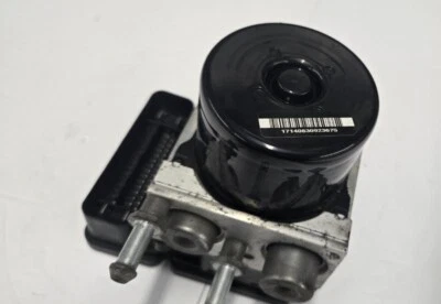 2008 Jeep Commander ABS Anti Lock Brake Pump Assembly OEM - Image 1 of 4