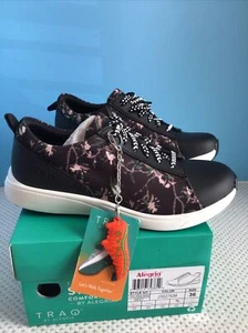 Tenis para mujer TRAQ By Alegria - Qest Jungle Fauna - TRA-QES-5659 - talla 6-6,5  - Imagen 1 de 6