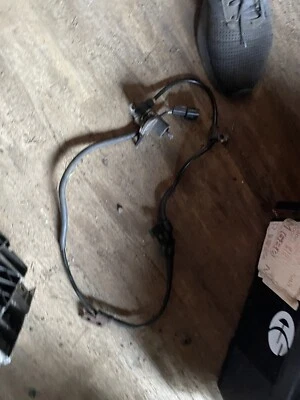 91-99 Mitsubishi 3000GT Dodge Stealth Front ABS Sensor Mb618811 Needs Plug - Image 1 of 2