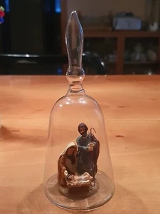 Mini Natività in campana di vetro - San Giuseppe, Madonna e Gesù Bambino - Foto 1 di 6