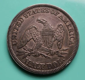 Moneda de medio dólar 1858 90 % plata Philadelphia Mint buen tono (441 - Imagen 1 de 2