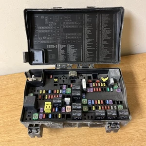Caja de conexiones de fusibles totalmente integrada P68243259AB OEM RAM 1500 3,6 L 15 - 21 - Imagen 1 de 5