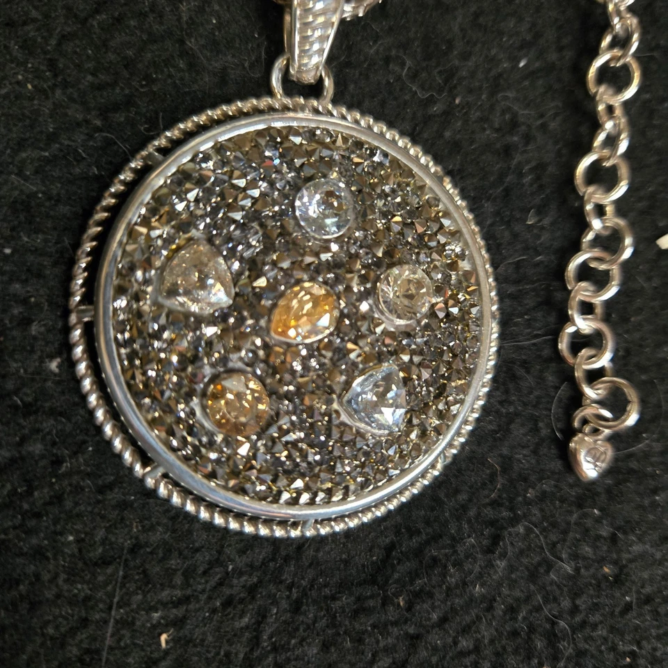 Colar Brighton CRYSTAL ROCKS DREAMS em excelente estado usado âmbar tom prata longa citação Eistein - Imagem 1 de 4