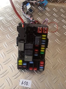 VAUXHALL CORSA E 1.4 PETROL  15-17 FUSE BOX 2B0Z4010F - Picture 1 of 3