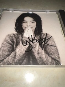 SIGNED Bjork - debut autograph cd - Picture 1 of 3