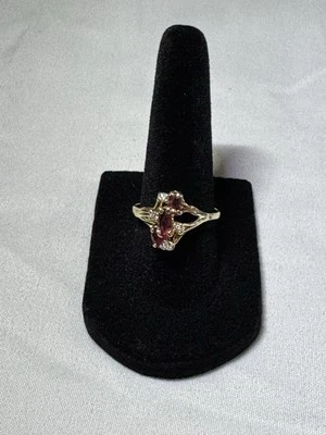 Ruby Diamond Cluster Ring in 10K Gold size 7. Foto 1 de 3