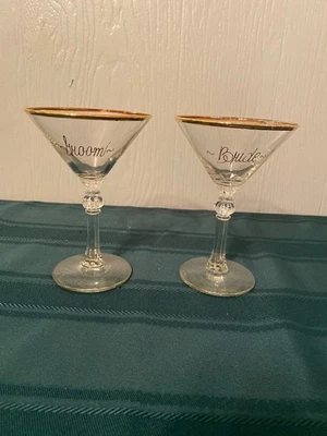 "Copas de champán vintage de novia y novio con adorno dorado 6"" 4""D" Foto 1 de 3