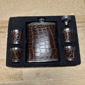 Fiaschetta in acciaio inox avvolta in pelle con imbuto vetro 4 colpi per unisex 90Z - Foto 1 di 2