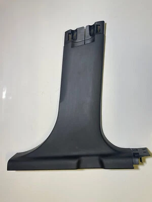 PEUGEOT 2008 / 208 Mk1 INTERIOR RIGHT SIDE B PILLAR LOWER COVER TRIM 9673656077 - Image 1 of 4
