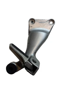 Suzuki GSX 1300R Hayabusa 1999-2007 Trasero Lado Derecho Pasajero Base 436002 - Imagen 1 de 22