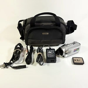 Videocámara digital Sony HDR-CX210 30x zoom 8 GB HD 5,3 MP con accesorios - Imagen 1 de 8
