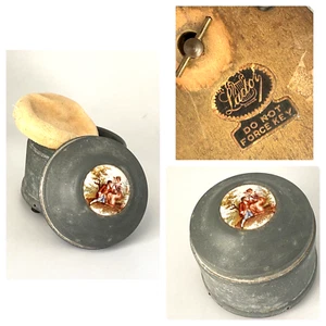 Vintage Lador Powder Makeup Tin Vanity Powder Puff Music Box - Foto 1 di 16
