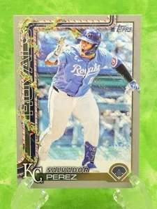 Salvador Perez - Silver Glitter - 2025 Topps Holiday #H116 Kansas City Royals - Picture 1 of 11