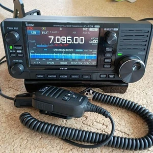 ICOM 705 HF/50/144/430MHz All Mode Wielomodowy przenośny nadajnik-odbiornik scalony Japonia - Zdjęcie 1 z 24