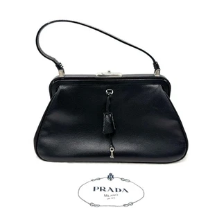 Prada Schultertasche Leder Schwarz Silber Metallbeschläge Verschluss Damen... - Bild 1 von 14