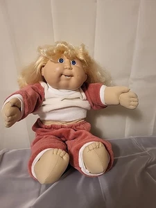 Vintage Cabbage Patch Kids Puppe 1986 rot & weiß Jump Suit blaue Augen blonde Haare - Bild 1 von 4
