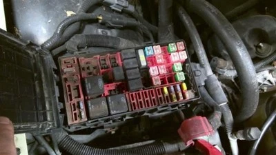 Caja de fusibles motor VIN W octavo dígito Romeo con Drl compatible 03-05 CROWN VICTORIA 351114 Foto 1 de 4