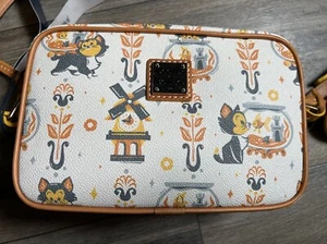 Neu mit Etikett Dooney And Bourke Fig And Cleo Pinnochio Kameratasche - Bild 1 von 13