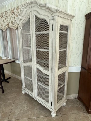 Gabinete de curiosidades estilo rústico francés Foto 1 de 2