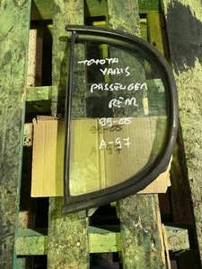 TOYOTA YARIS MK1 TÜR BEIFAHRERSEITE HINTEN VIERTELSCHEIBE 5-TÜRER 99-05 (A-97) - Bild 1 von 3