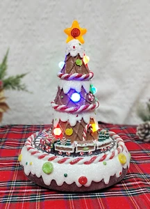 MOMENTS in TIME 8,7""H Weihnachten Polyresin LED & Musik Lebkuchen Weihnachtsbaum - Bild 1 von 12