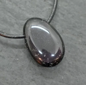 +Natur+REGENBOGEN-OBSIDIAN EDELSTEIN-ANHÄNGER TROMMELSTEIN-gebohrt +Lederband#10 - Bild 1 von 1