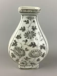 15C Early Ming, 明早期青花纏枝紋罐 A blue & white pot with cover - Picture 1 of 8