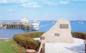 Fisherman's Memorial, Water Street, Plymouth, Massachusetts -- POSTKARTE - Bild 1 von 2