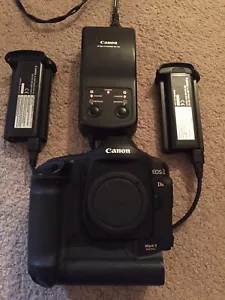 Canon EOS 1DS Mark II 16,7 MP digitale Spiegelreflexkamera nur 34K Auslöser Klicks!!! - Bild 1 von 12