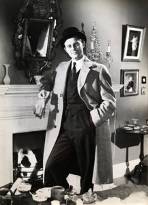 Gérard Philippe dans Monsieur Ripois — tirage argentique — 30 x 22 cm. - Picture 1 of 3