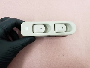 00-05 SATURN VUE L PASSENGER POWER WINDOW CONTROL SWITCH OEM 22685610 - Picture 1 of 3