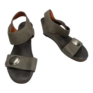 Sandalias Taos Comfort para mujer talla 38 cuero gris punta abierta cuña medallón” - Imagen 1 de 11