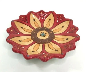 Plato de ensalada Pier 1 Imports One Carynthum 8" en forma de pétalo de flor rojo dorado marrón - Imagen 1 de 4