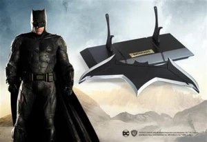 DC JUSTICE LEAGUE BATMAN DARK Knight BATARANG 1:1 PROP REPLICA Statue Superman - Picture 1 of 7