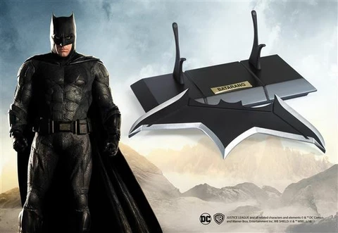 DC JUSTICE LEAGUE BATMAN DARK Knight BATARANG 1:1 PROP REPLICA Statue Superman Cover